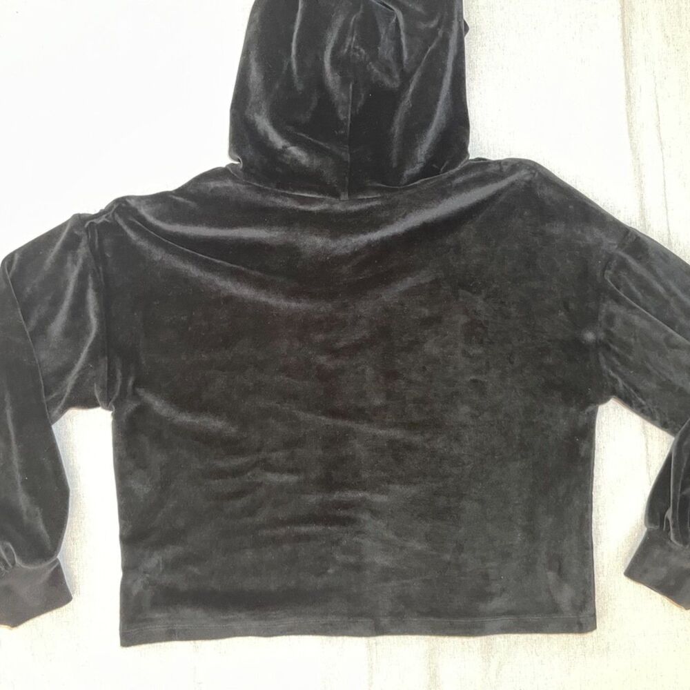 Wild Fable | Black Cropped Velvet Sweatshirt | Medium - Picture 4 of 11